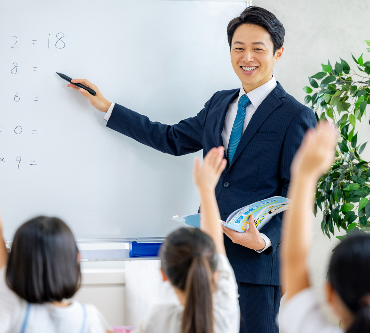 「教える」は、自らの成長。共に歩む講師、募集中。